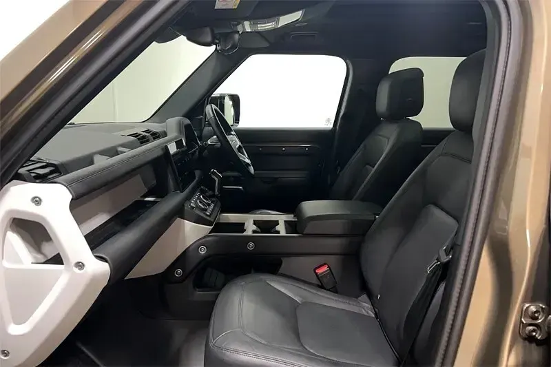 Used Land Rover Defender HSE Dynamic 345 HP (253 kW) 2024 Brown SUV