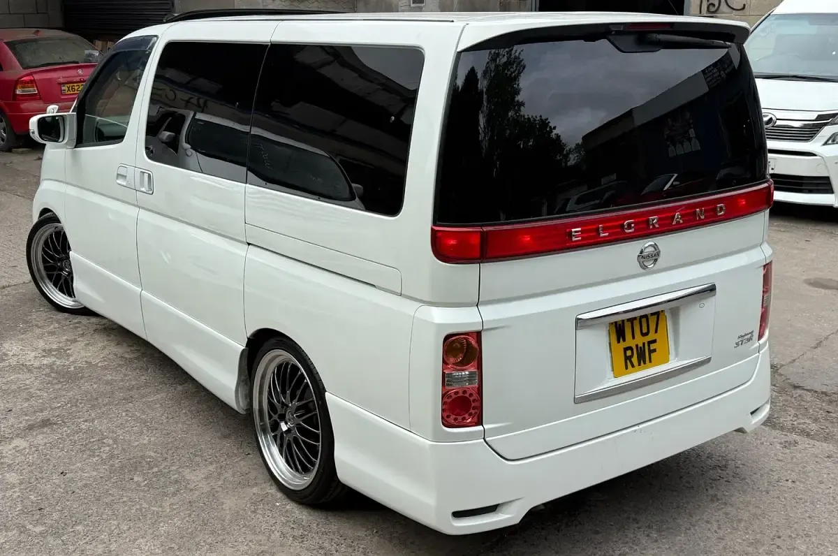Used Nissan Elgrand 2007 White MPV