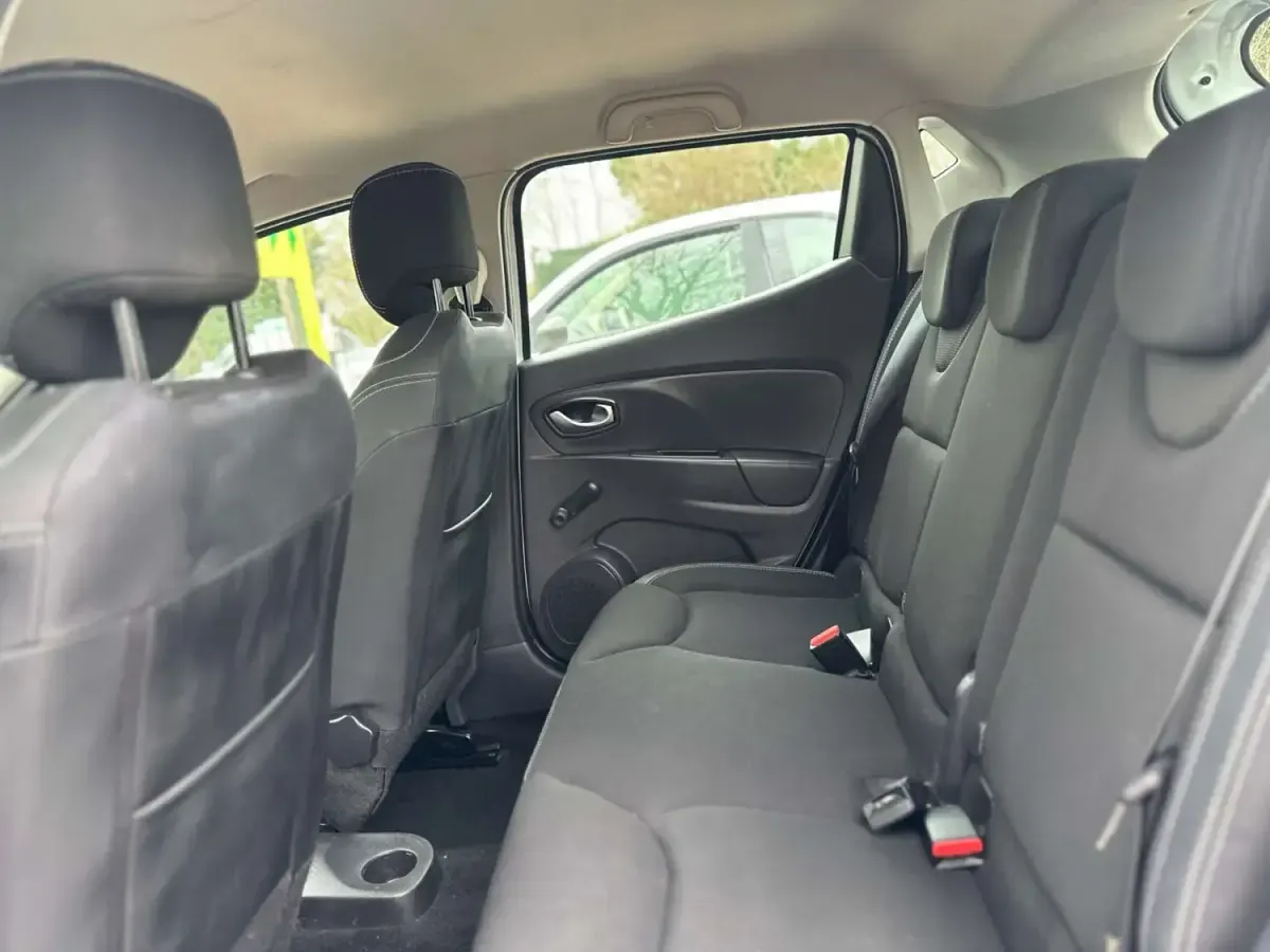 Usado Renault Clio IV Play 75 HP (55 kW) 2019 Branco Citadino