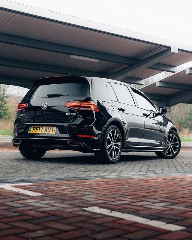 Used VW Golf VII R-line 150 HP (110 kW) 2017 Black Hatchback