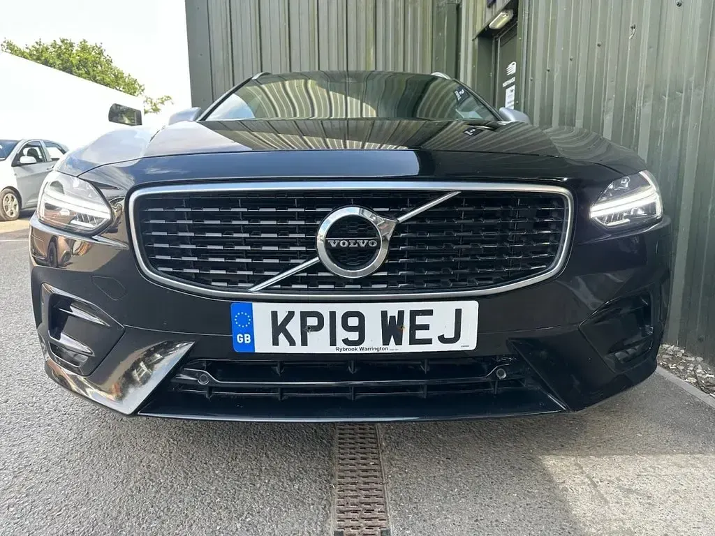 Used Volvo V90 R-Design 190 HP (139 kW) 2019 Black Estate