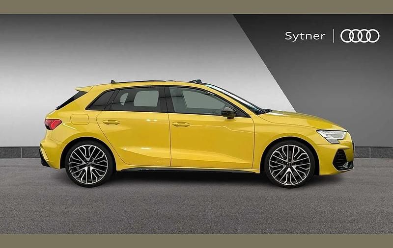 Begagnad Audi S3 Sportback Design 328 HK (241 kW) 2024 Gul Halvkombi
