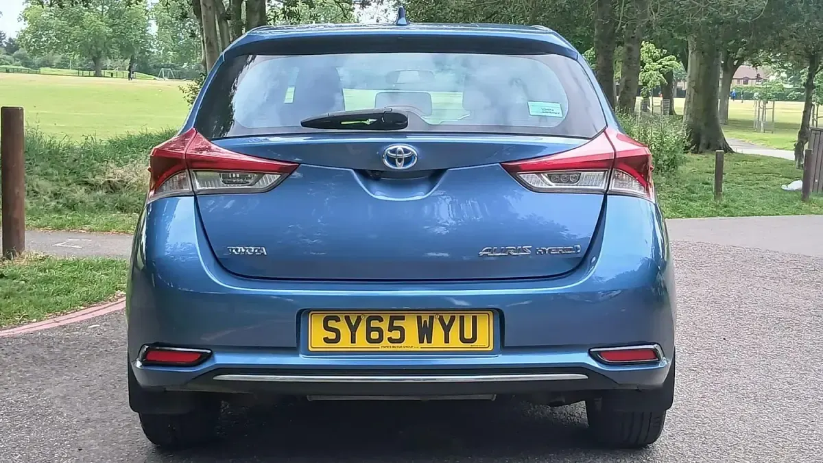 Used Toyota Auris Hybrid 2015 Blue Hatchback