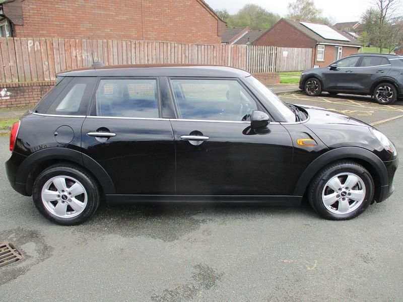 Używany Mini Cooper D Hatch 116 KM (85 kW) 2017 Czarny Hatchback