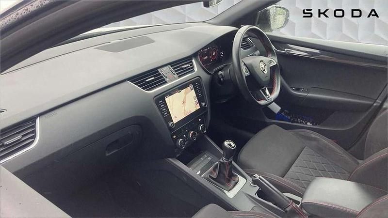 Used Skoda Octavia vRS 245 HP (180 kW) 2019 Candy white Hatchback