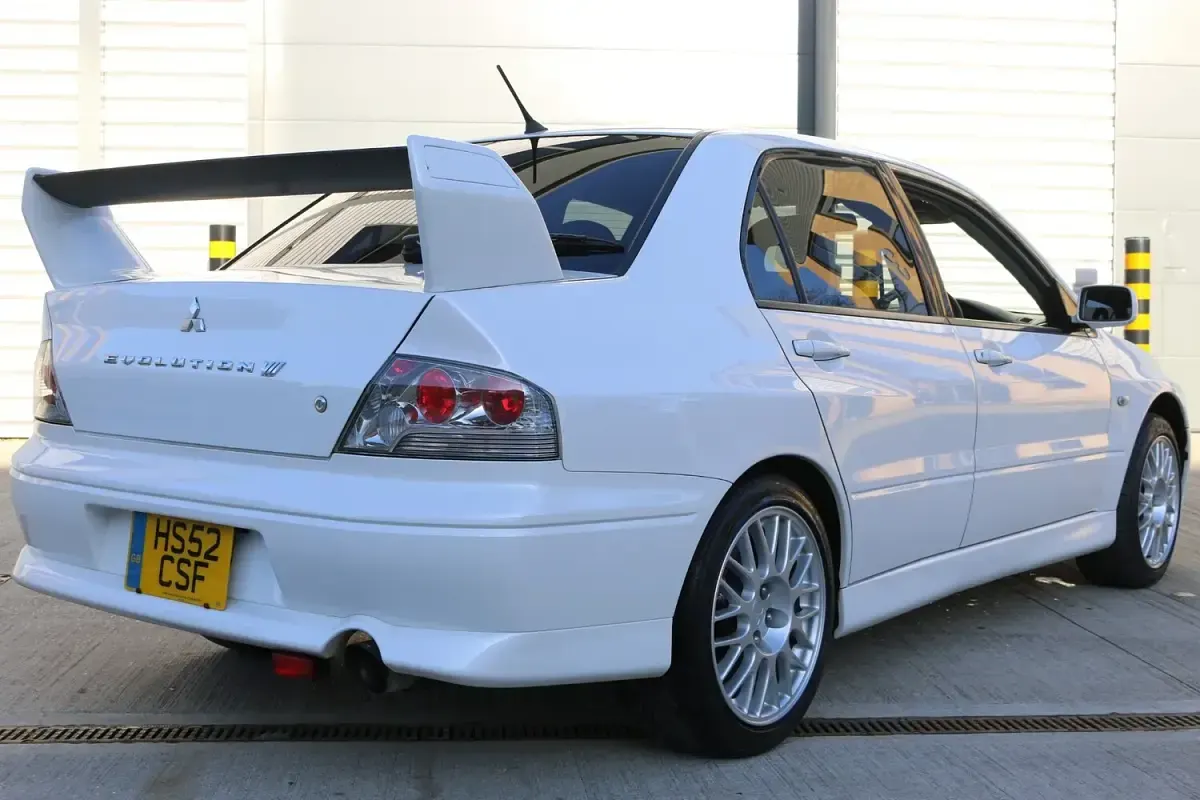 Used Mitsubishi Lancer 2002 White Sedan