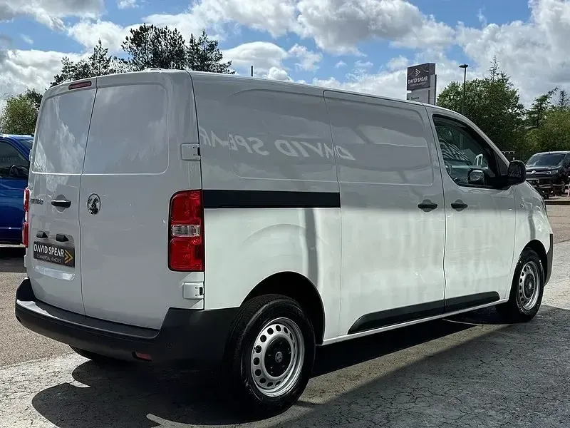 Ny Vauxhall Vivaro 120 HK (88 kW) 2026 Vit Minibuss