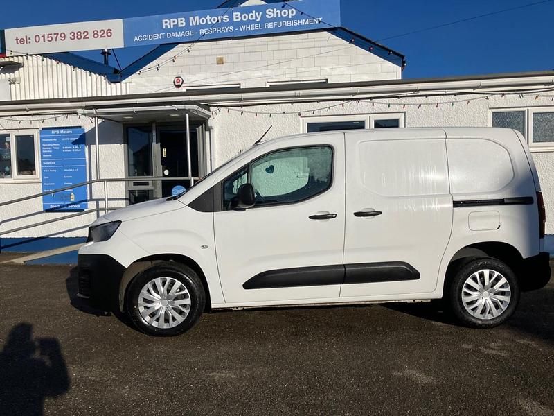 Used Peugeot Partner 2021 White MPV