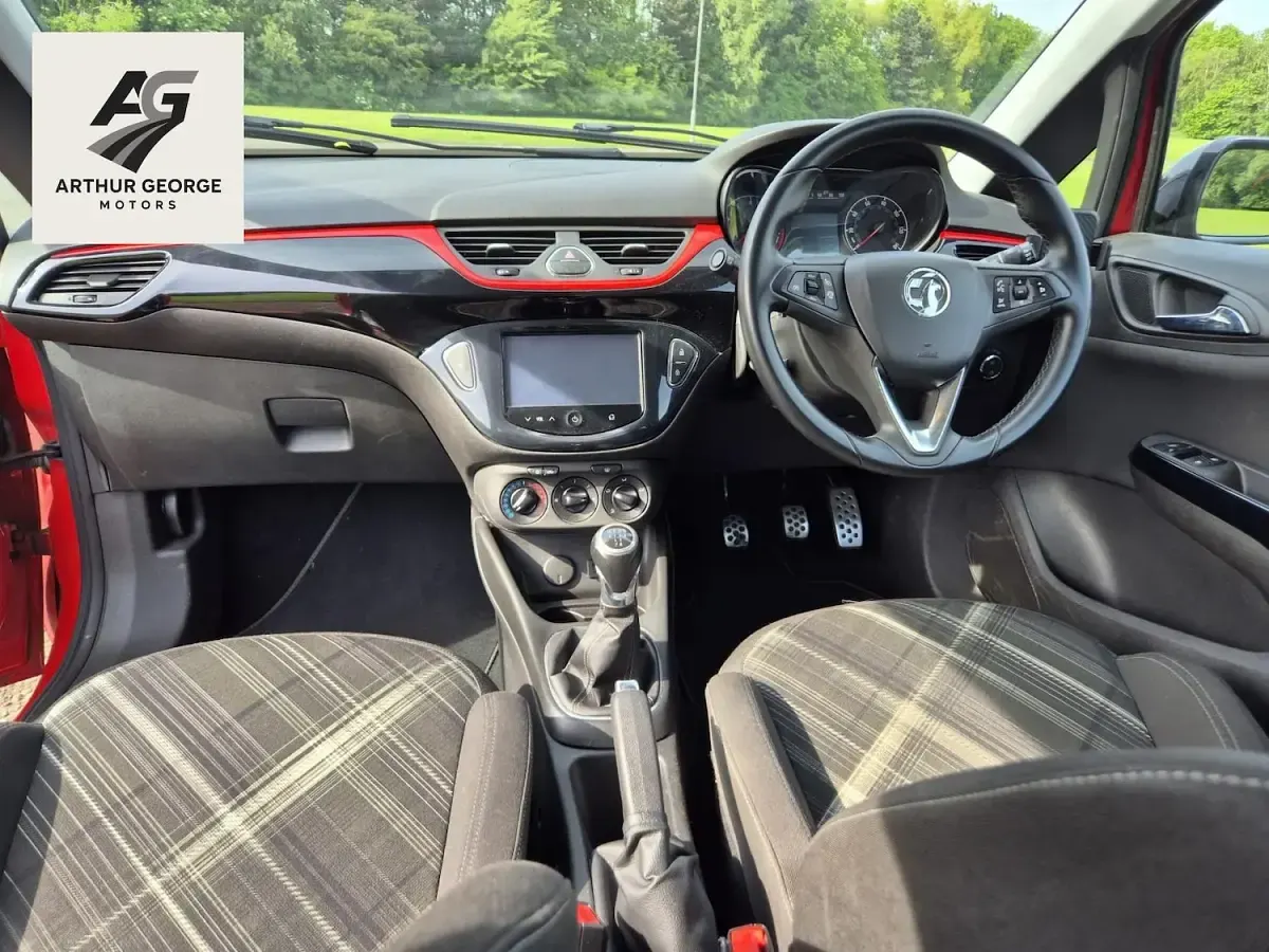 Used Vauxhall Corsa Edition 90 HP (66 kW) 2015 Red Hatchback