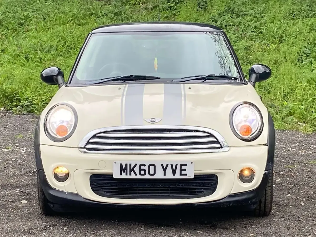 Used Mini Cooper Hatch 122 HP (89 kW) 2010 White Hatchback