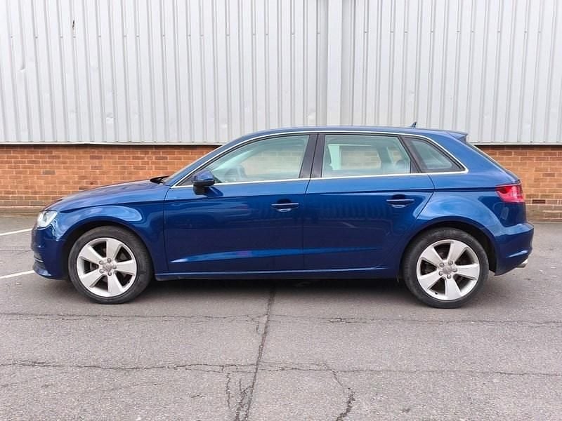Used Audi A3 Sport 184 HP (135 kW) 2014 Blue Hatchback