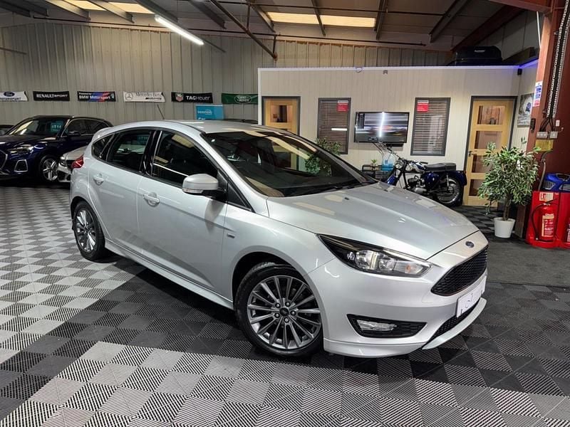 Used Ford Focus ST-Line 140 HP (102 kW) 2018 Silver Hatchback