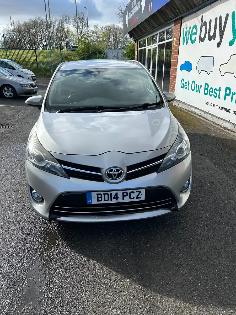 Used Toyota Verso 112 HP (82 kW) 2014 Silver MPV