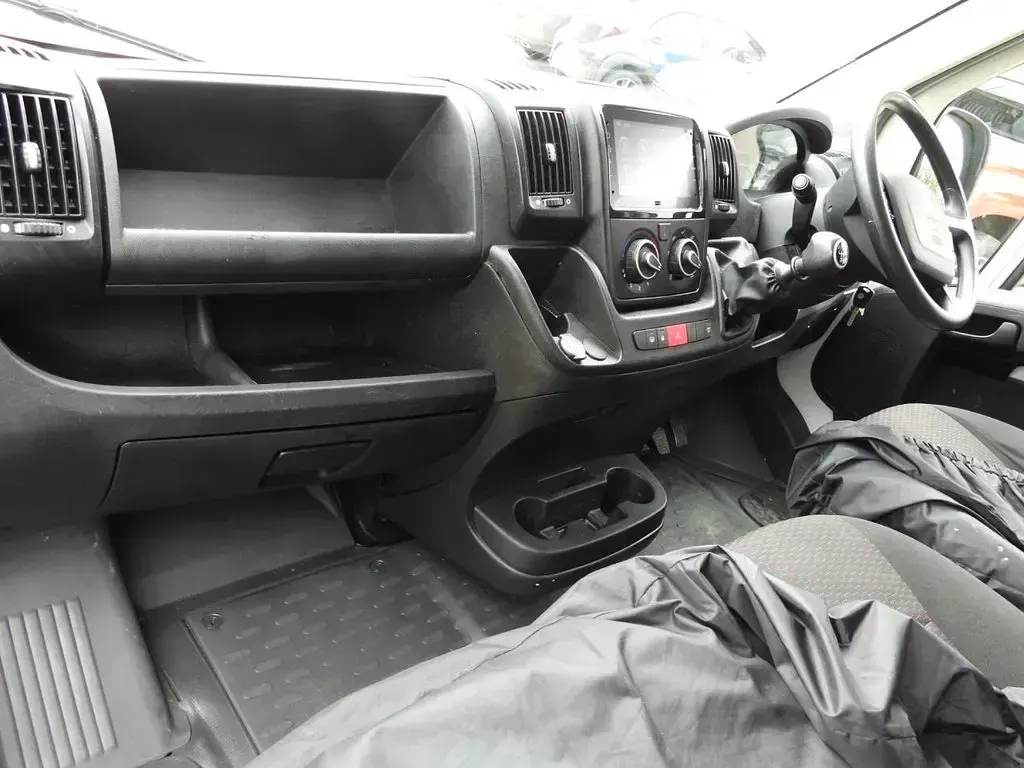 Used Peugeot Boxer Premium 140 HP (102 kW) 2023 White Van