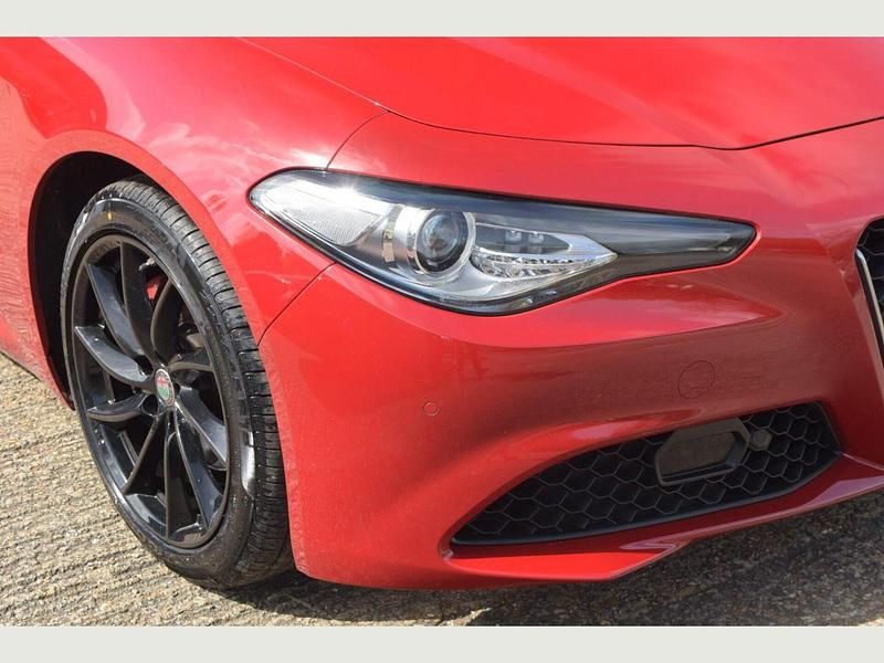 Begagnad Alfa Romeo Giulia Lusso 187 HK (137 kW) 2021 Röd Sedan