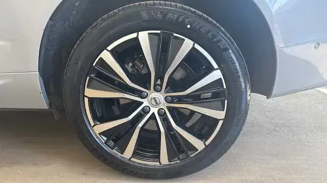 Usado Volvo XC60 Ultra 247 CV (181 kW) 2025 Plateado SUV