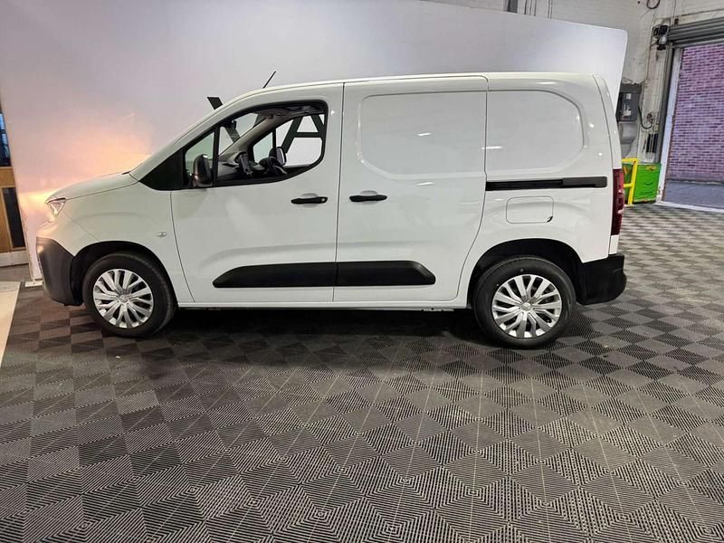 Used Peugeot Partner Premium 2022 White MPV