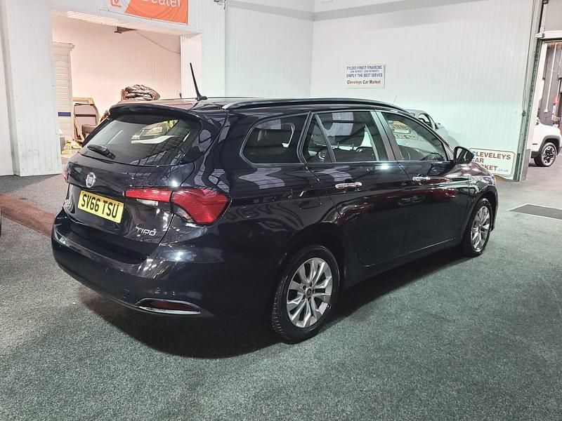 Used Fiat Tipo Easy Plus 120 HP (88 kW) 2016 Black Estate