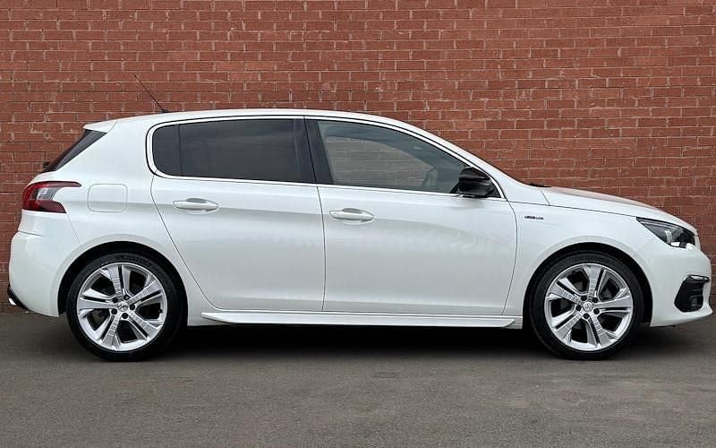 Used Peugeot 308 GT-line 131 HP (96 kW) 2020 Hatchback