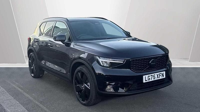 New Volvo XC40 Plus 2025 Black SUV