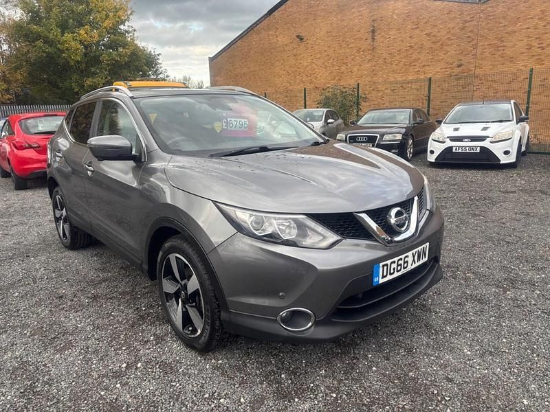Grey Used 2016 Nissan Qashqai N-Connecta SUV | £6,795 (Fair price) - Image 1/4