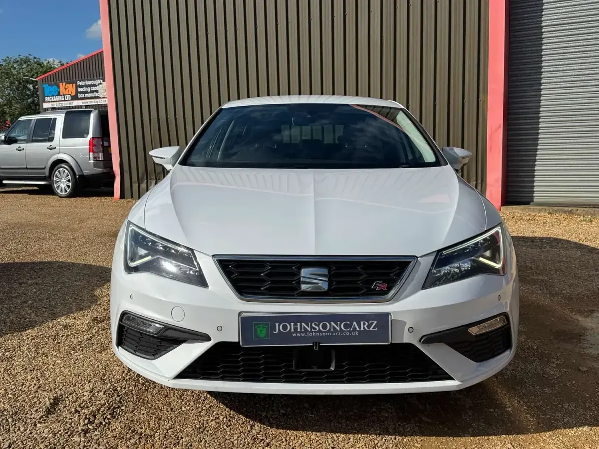 Used Seat Leon FR 150 HP (110 kW) 2019 White Hatchback