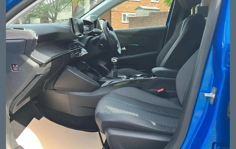 Used Peugeot 208 Allure+ 101 HP (74 kW) 2023 Blue Hatchback