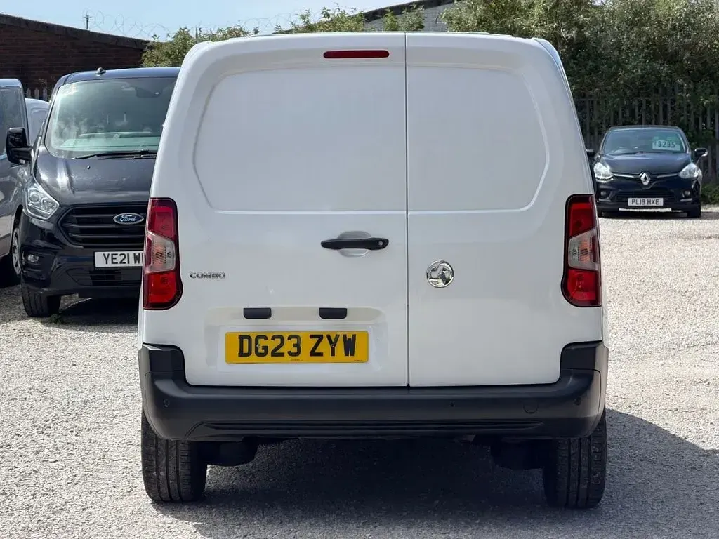 Used Vauxhall Combo S 100 HP (73 kW) 2023 White MPV