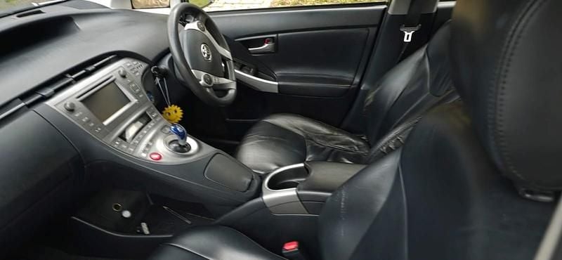 Used Toyota Prius T3 2015 Silver Hatchback