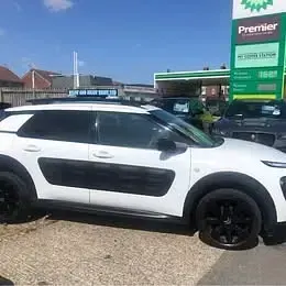 Used Citroën C4 Cactus Flair 108 HP (79 kW) 2016 White Hatchback