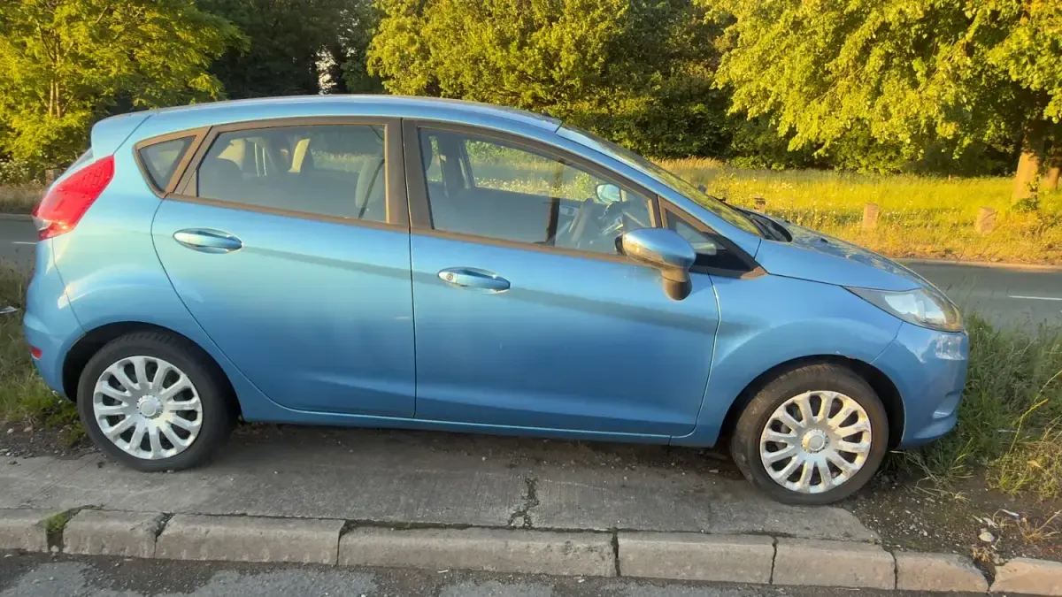 Used Ford Fiesta 70 HP (51 kW) 2012 Blue Hatchback