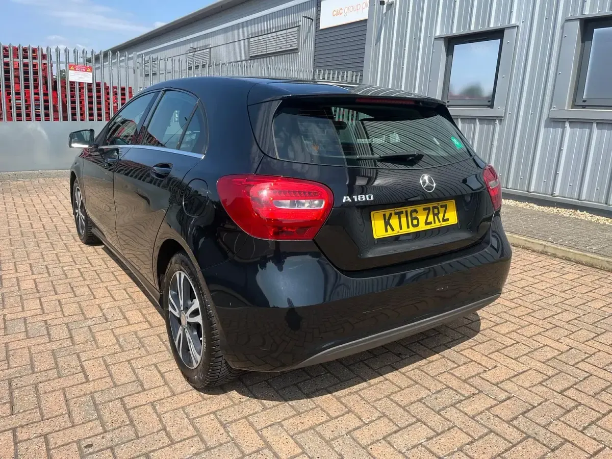 Used Mercedes A180 SE 122 HP (89 kW) 2016 Black Hatchback