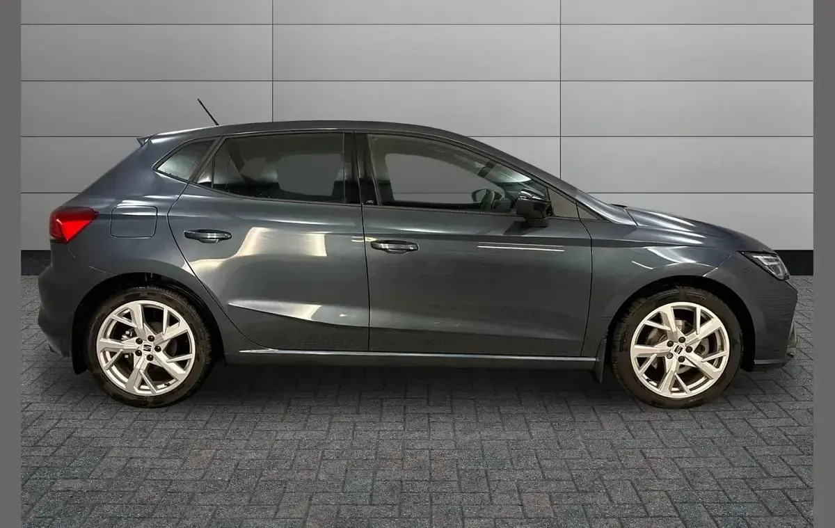 Novo Seat Ibiza FR First Edition 115 HP (84 kW) 2026 Cinzento Citadino