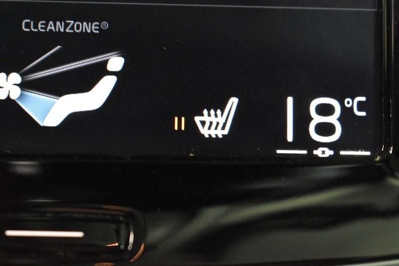 Used Volvo XC90 Momentum 2018 Black SUV