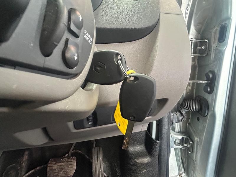 Usado Renault Kangoo Extreme 106 HP (77 kW) 2010 Cinzento Monovolume