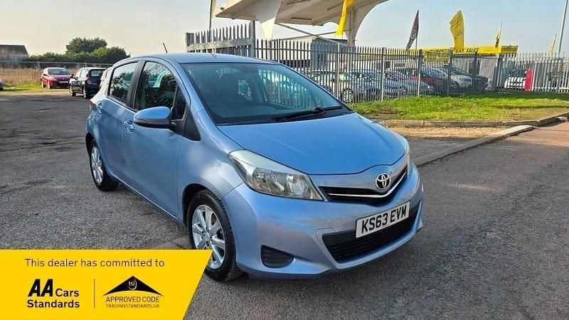 Used Toyota Yaris 2013 Blue Hatchback