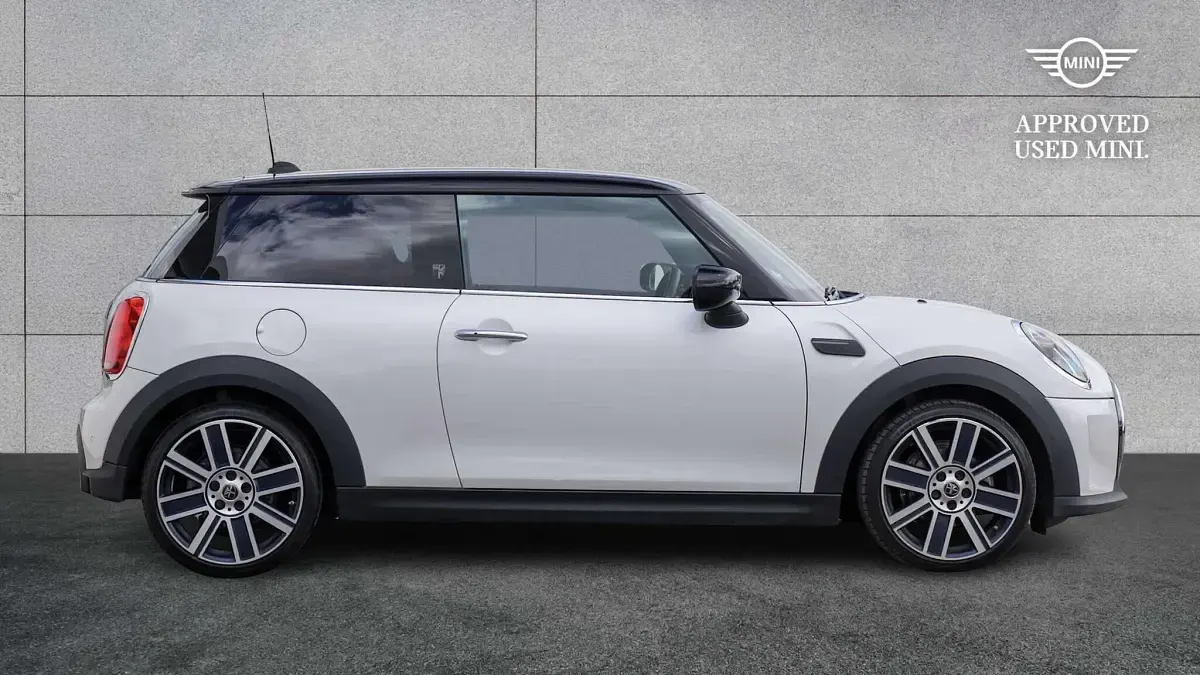 Used Mini Cooper Exclusive 134 HP (98 kW) 2023 White Hatchback