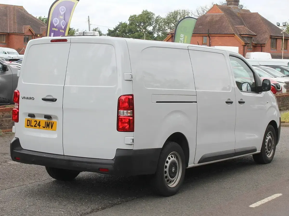 Used Vauxhall Vivaro 145 HP (106 kW) 2024 White MPV