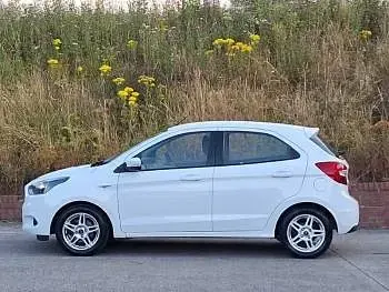 Used Ford Ka Plus Zetec 70 HP (51 kW) 2017 White Hatchback