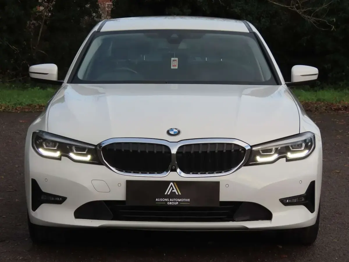 Used BMW 318 Comfort Edition 2019 White Sedan