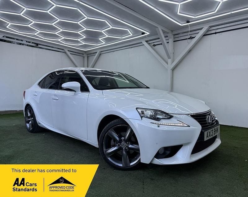 Used Lexus IS300h 223 HP (164 kW) 2013 White Sedan