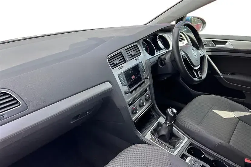 Used VW Golf VII SE 125 HP (91 kW) 2016 Pacific blue Estate