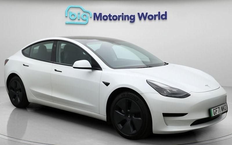 Used Tesla Model 3 Standard Range Plus 222 kW (302 HP) 2021 White Sedan