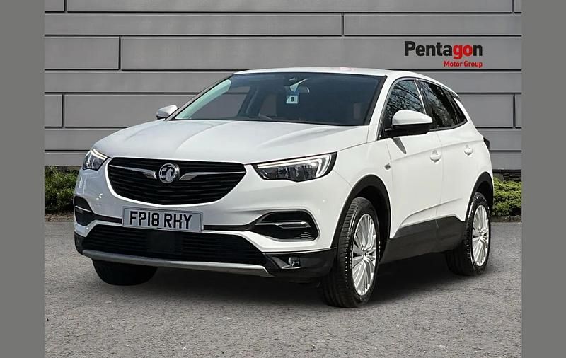 Used Vauxhall Grandland X Sport 128 HP (94 kW) 2018 White SUV