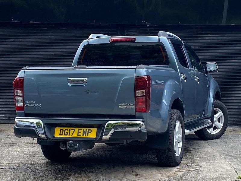 Used Isuzu D-Max 164 HP (120 kW) 2017 Grey Pickup