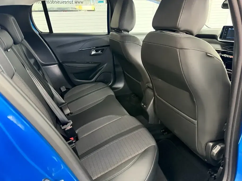 Begagnad Peugeot 208 Allure 75 HK (55 kW) 2021 Blå Halvkombi