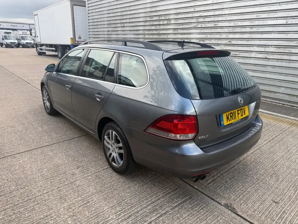 Begagnad VW Golf VI SE 2011 Grå Halvkombi