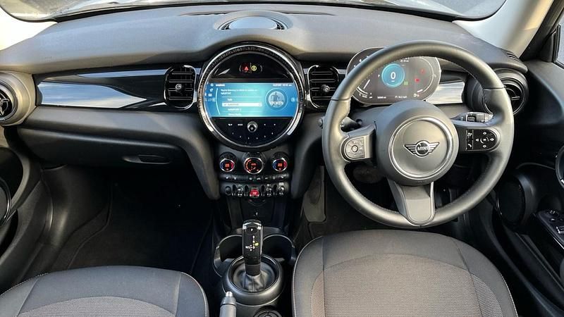 Used Mini Cooper Classic 134 HP (98 kW) 2022 Silver Hatchback