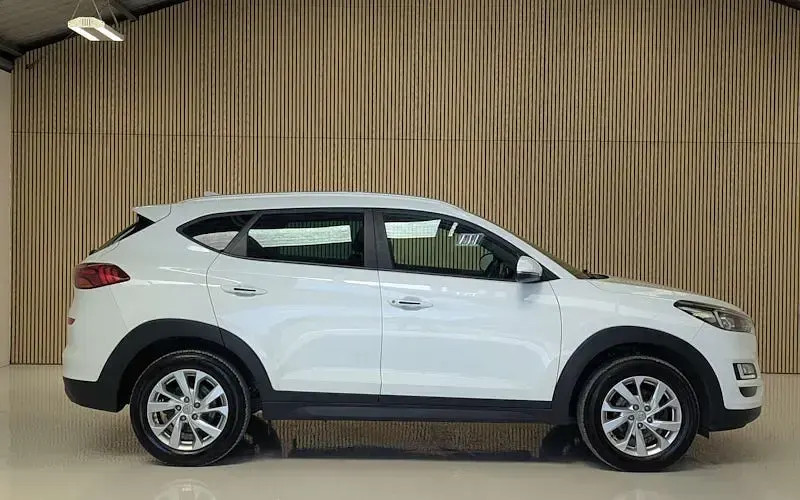 Used Hyundai Tucson SE 132 HP (97 kW) 2019 White SUV