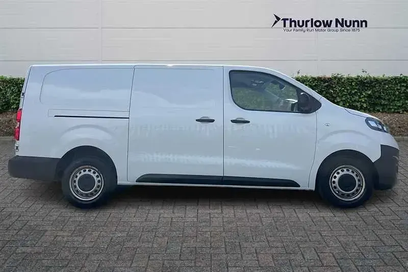Used Vauxhall Vivaro 100 HP (73 kW) 2023 White MPV